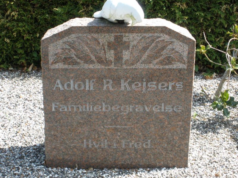 Adolf R. Kejser's familiegravsted.JPG